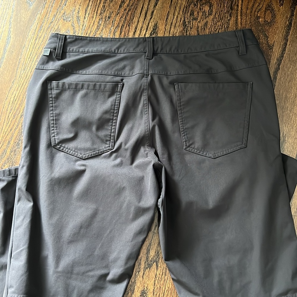 Lululemon black ABC pant - Picture 4 of 4